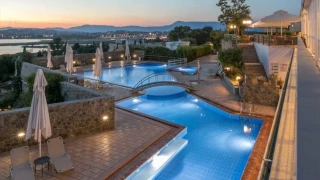 Γεμίζουν ξενοδοχεία και Airbnb για το Πάσχα - Οι πιο δημοφιλείς προορισμοί