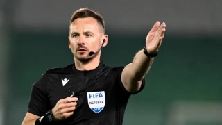 Ο διαιτητής του ΑΕΚ- Άρης «απαγορεύτηκε» να σφυρίζει την Λεχ Ποζάν λόγω... Έλληνα