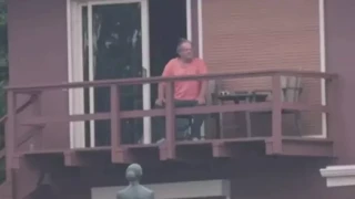 Τζακ Νίκολσον: Στο μπαλκόνι του σπιτιού του, σε άθλια κατάσταση