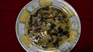 Απανωτά σοκ στον οργανισμό όταν μετά από νηστεία τρώμε αρνί και μαγειρίτσα