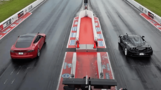 Τι κάνει μια McLaren 1.000 ίππων απέναντι στο Τesla