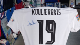 ΠΑΟΚ: Ο Κουλιεράκης δώρισε τη φανέλα του στο μουσείο της Εθνικής