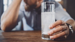 Αυτό είναι το τεράστιο λάθος που κάνεις μετά το Hangover: Μόνο έτσι θα το αντιμετωπίσεις