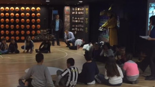 Mαθητές από τον Εύοσμο πήγαν στο μουσείο του Άρη με φανέλες του ΠΑΟΚ! (ΒΙΝΤΕΟ) 