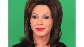 Όχι, δεν είναι η Γιάννα Αγγελοπούλου!