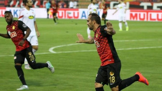 Απρόσμενο διαζύγιο Γκέκα-Εσκισεχίρσπορ