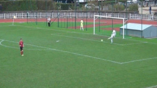 Πήγε προς... νερού του και... γκολ (video)