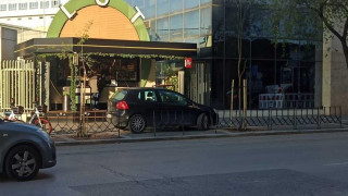 Χαλλλλαρός οδηγός στη Θεσσαλονίκη: Πάρκαρε σε πεζοδρόμιο της Τσιμισκή