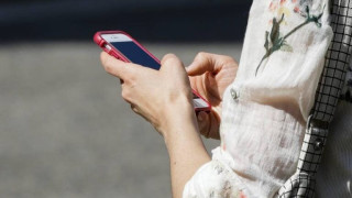 Έρευνα: Μιλάς στο κινητό για πάνω από 30 λεπτά την εβδομάδα; Κινδυνεύεις!