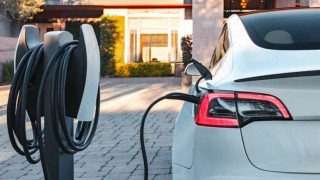 Πώς θα μοιραστούν τα 79,8 εκατ. ευρώ του νέου προγράμματος «Φορτίζω Παντού»