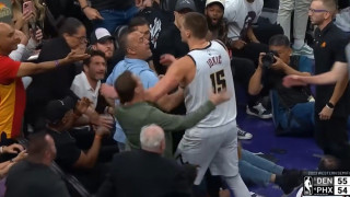 Αδιανόητο: Ο Γιόκιτς έσπρωξε τον ιδιοκτήτη των Σανς επειδή δεν του έδινε την μπάλα!