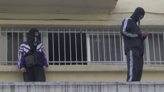 Θεσσαλονίκη: Συνελήφθη και ο δεύτερος κουκουλοφόρος που πηδούσε από ταράτσα σε ταράτσα (video)