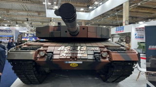 «DEFEA 2023»: Εντυπωσιάζει το αναβαθμισμένο με νέα θωράκιση Leopard-2A4 του Ελληνικού Στρατού