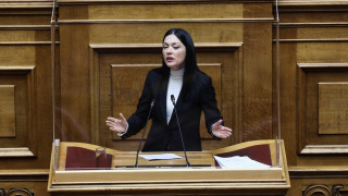 Βουλεύτρια του ΠΑΣΟΚ σε καλεί να την ψηφίσεις αλλιώς… θα σε δείρει