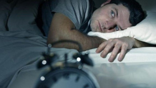 7 πιθανοί λόγοι για τους οποίους δεν μπορείς να κοιμηθείς, παρά την κούραση