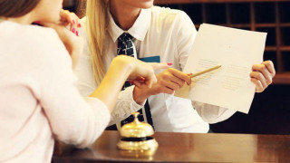 Τουρισμός: Αύξηση 20% στους μισθούς για να βρεθούν εργαζόμενοι