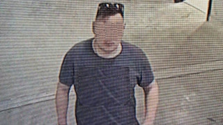 Η ΑΕΚ έδωσε στη δημοσιότητα το πρόσωπο του οπαδού που έριξε τη φωτοβολίδα