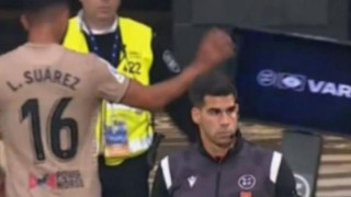 Παίκτης της Αλμερία αποβλήθηκε και… γκρέμισε την οθόνη του VAR!