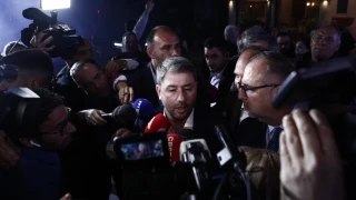 Εκλογές 2023: «Μεγάλη νίκη για το ΠΑΣΟΚ» λέει ο Ανδρουλάκης - Υποδοχή με κόρνες και σημαίες στα γραφεία του ΠΑΣΟΚ