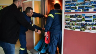 Εκλογές 2023 - Λάρισα: Κλείστηκε στο ασανσέρ μέσα στο εκλογικό κέντρο!