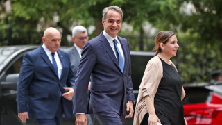 ﻿Τηλεφωνήματα Μητσοτάκη με όλους τους πολιτικούς αρχηγούς: Παραδίδω την εντολή, εκλογές στις 25 Ιουνίου