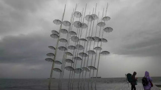 Ανοίγουν οι ουρανοί: Βροχές και καταιγίδες την Τρίτη - Πού θα σημειωθούν