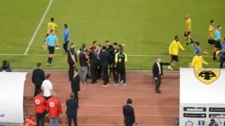 Βίντεο ντοκουμέντο από την σύρραξη των πάγκων της ΑΕΚ και του ΠΑΟΚ