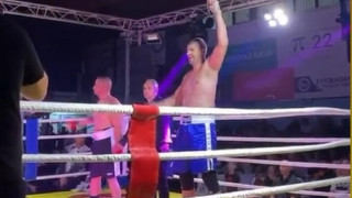 Νίκη στο ρινγκ για τον Λάζαρο Παπαδόπουλο! (vid)