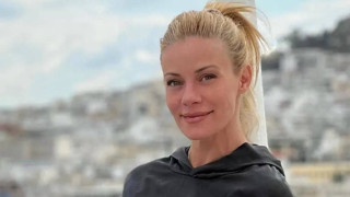 Η Ζέτα Μακρυπούλια απολαμβάνει τις παραλίες της Ζανζιβάρης (pics)