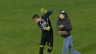 Αποβλήθηκε εξαιτίας οπαδού!! (video)