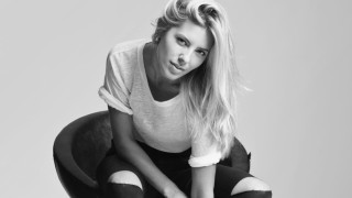 Εντυπωσιακή η Mollie King! (pics)