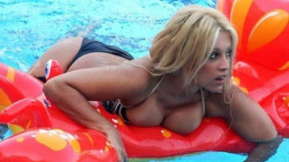 Η Σαμπρίνα μεγαλώνει αλλά... δεν αλλάζει! (Pics)