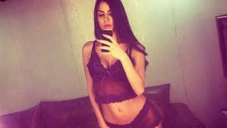 Η καλλονή που εύχεται χρόνια πολλά στον Εσιέν! (Pics)