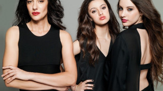 Η Εύη Αδάμ και οι πανέμορφες κόρες της 