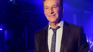 Δυναμική επιστροφή στη νυχτερινή ζωή της Αθήνας για τον Δημήτρη Κοντολάζο