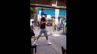 Ο Γιάννης Αντετοκούνμπο επισκέφθηκε ταβέρνα στο Βύρωνα