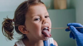 «Πρέπει να είμαστε σε εγρήγορση με τον στρεπτόκοκκο- Αν δεν πέφτει ο πυρετός, κατευθείαν στον γιατρό»