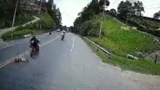 Πεντάχρονη παρασύρθηκε από τρεις μηχανές και σώθηκε από θαύμα (σκληρές εικόνες)