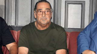 Η σπάνια εμφάνιση του Βασίλη Καρρά στα μπουζούκια