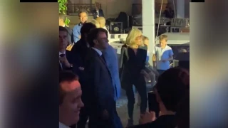 Η «Πρώτη Κυρία» Μπριζίτ Μακρόν έδωσε... ρέστα στον χορό (vid)