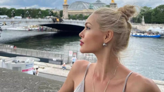 Βίκυ Κάβουρα: Στην αγκαλιά του Γιώργου Τζαβέλλα στο Παρίσι