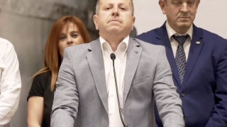 Υποψήφιος του κόμματος Νίκη έβαλε τα κλάματα σε ομιλία του και μίλησε για θαύματα