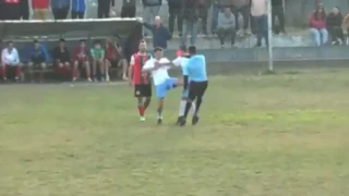 Ουρουγουάη: Παίκτης πλάκωσε στο ξύλο διαιτητή (vid)