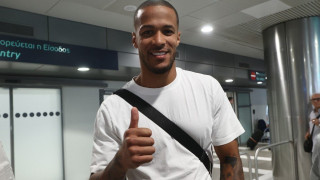 ΠΑΟΚ: Έφτασε στη Θεσσαλονίκη ο Εκόνγκ - «Μίλησα με Μπίσεσβαρ, μου είπε τα καλύτερα»