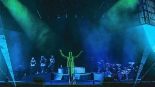 Απερίσκεπτος Robbie Williams, αποκάλεσε τους Έλληνες «κλέφτες»!