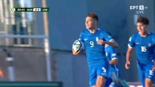 Εθνική: Υπέγραφε αυτόγραφα μετά τη λήξη του αγώνα ο Τζίμας