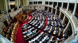 Βουλή: Υπερψηφίστηκε με 158 «ναι» το εργασιακό νομοσχέδιο