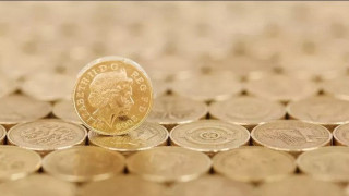 Ληστής για κλάματα: Πέρασε τα φλουριά της βασιλόπιτας για λίρες και τα έκλεψε