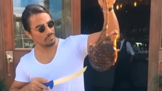 Ο πληθωρισμός χτύπησε και τον Salt Bae: Δημιούργησε νέο... οικονομικό μενού