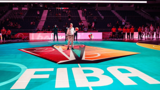 Μπάσκετ: Εκθαμβωτική η πρεμιέρα του γυάλινου δαπέδου LED